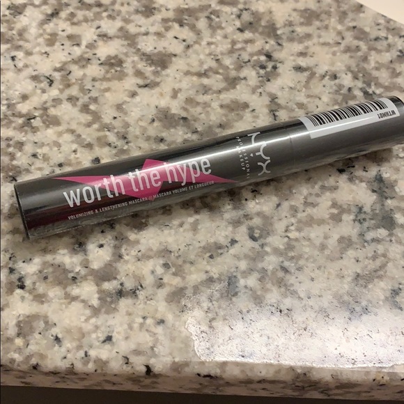NYX Worth The Hype Mascara - Picture 2 of 3